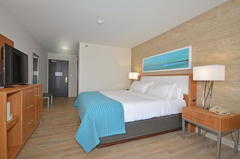 HOLIDAY INN EXP STE FARMINGTON