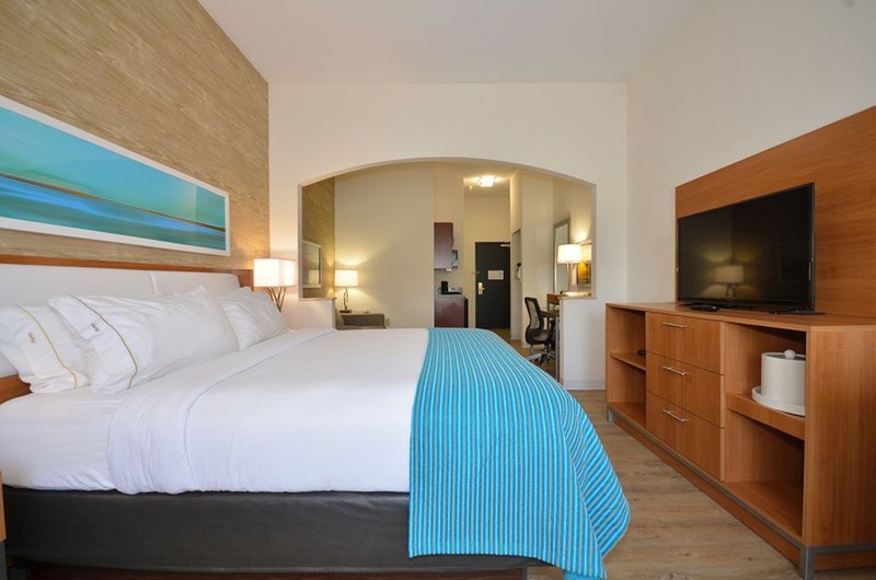 HOLIDAY INN EXP STE FARMINGTON