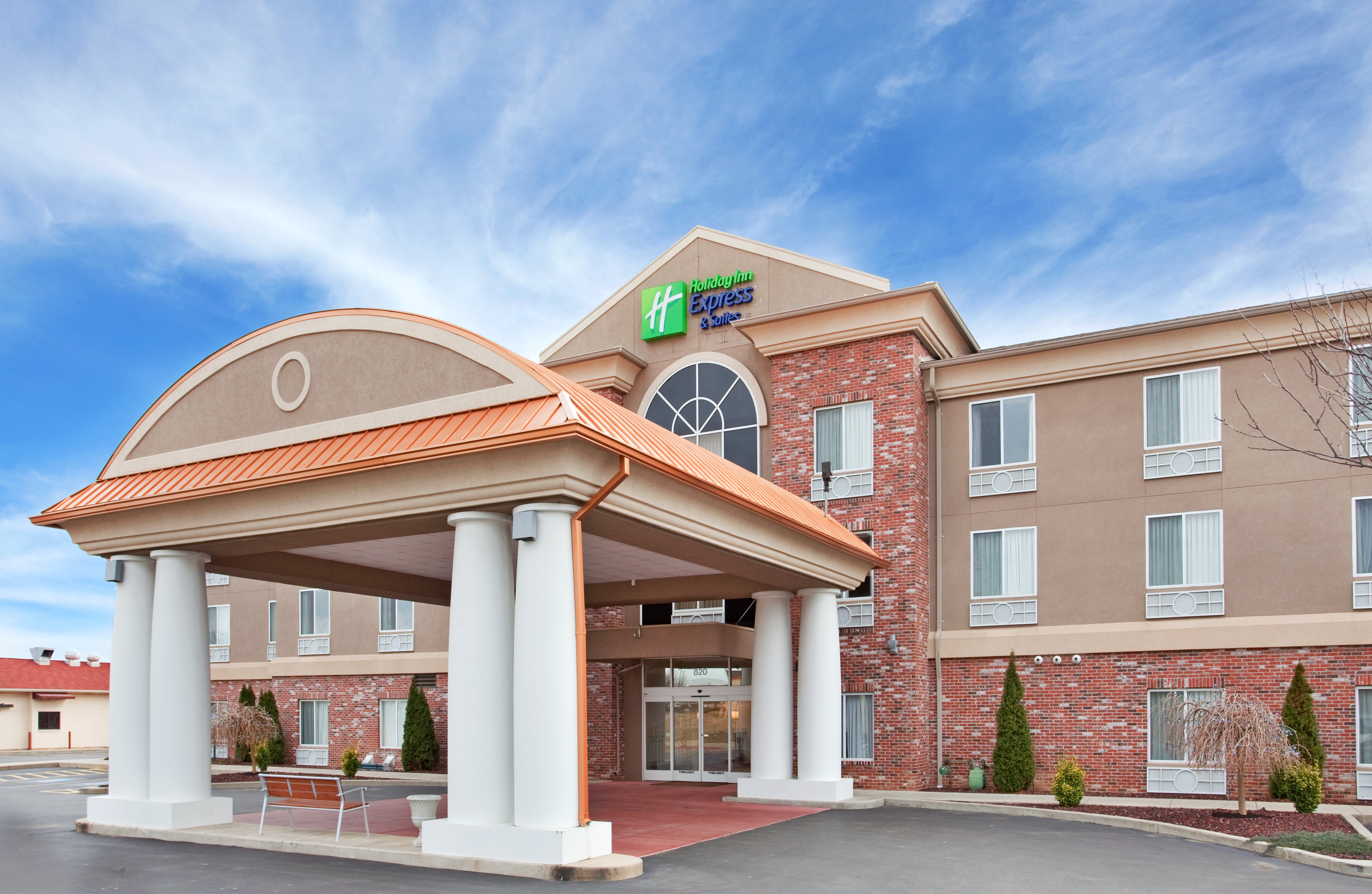 Holiday Inn Express Hotel & Suites