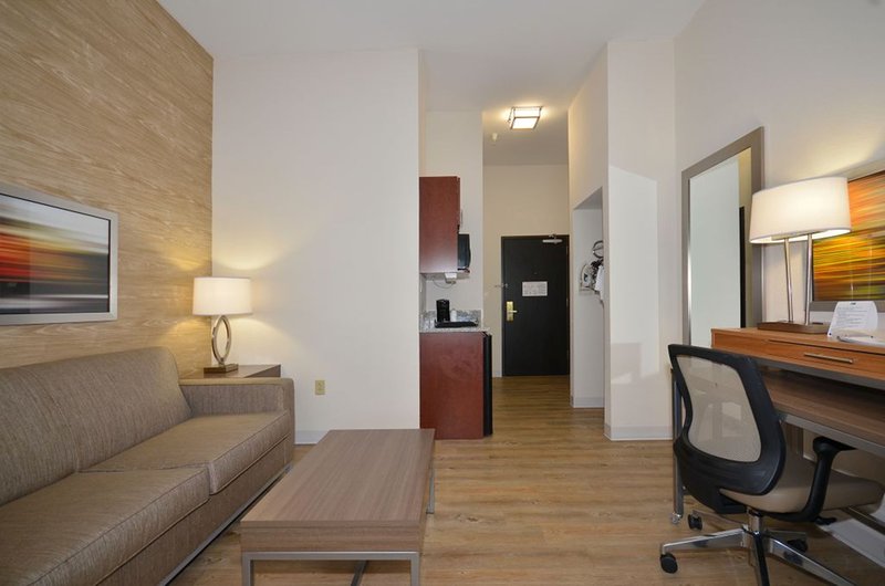 HOLIDAY INN EXP STE FARMINGTON