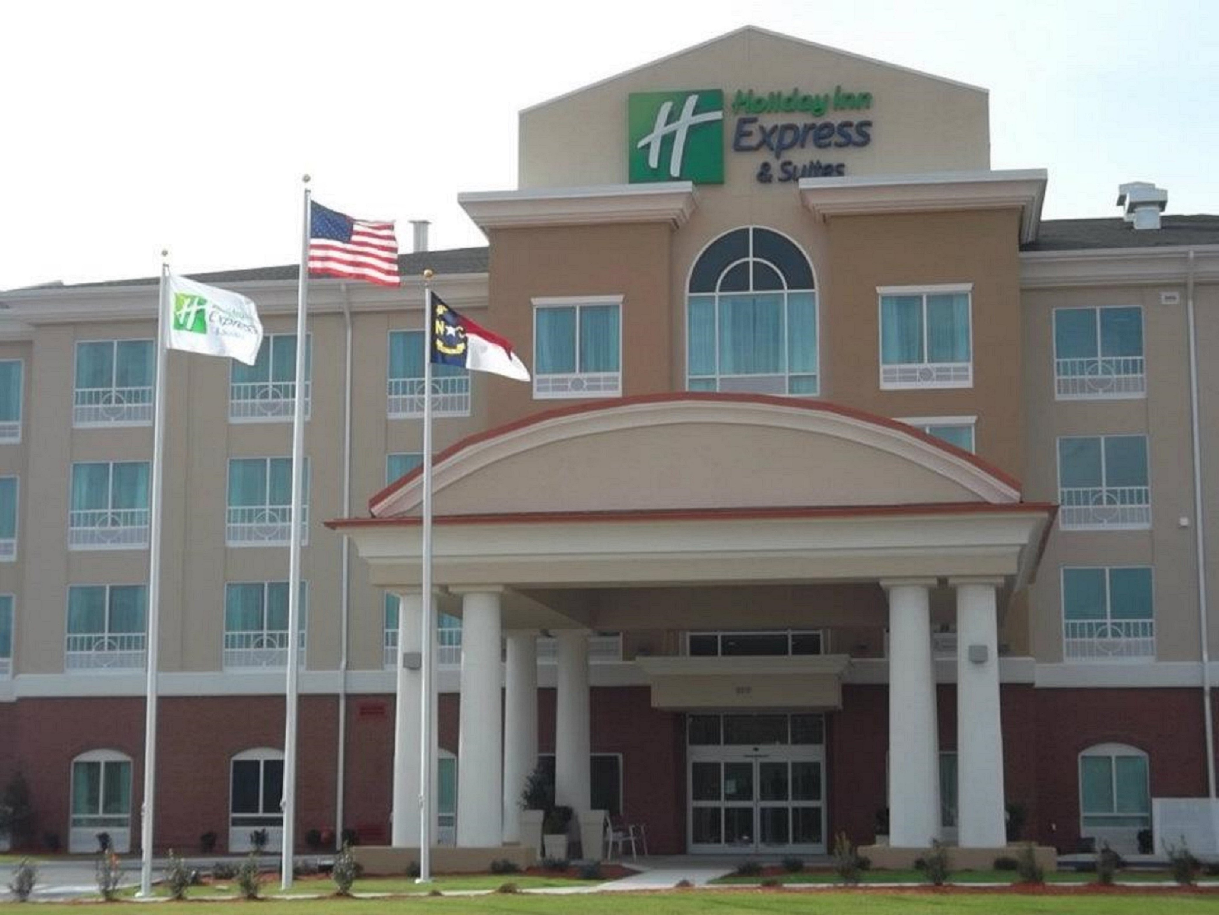 Holiday Inn Express Hotel & Suites