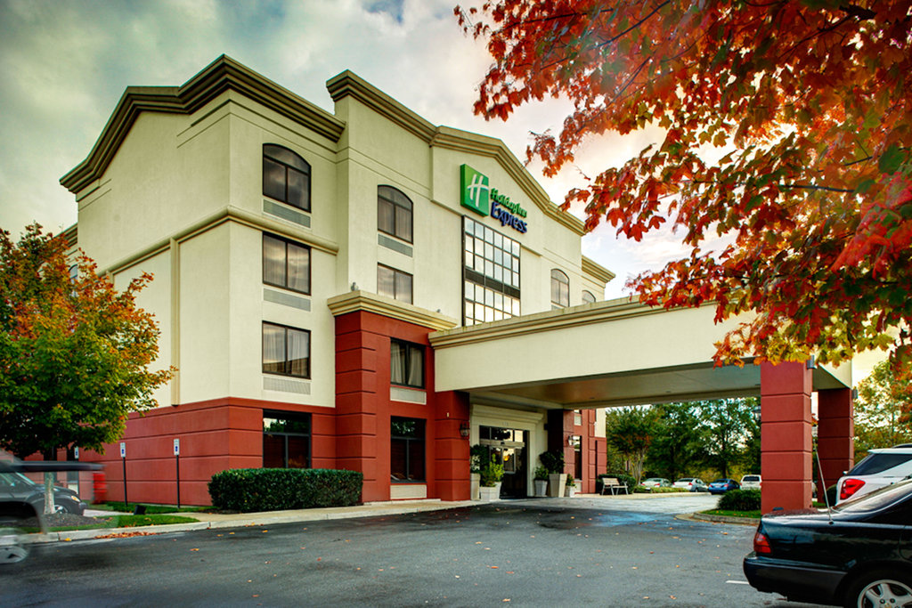 Easily accessible to the Richmond International Airport (RIC)!