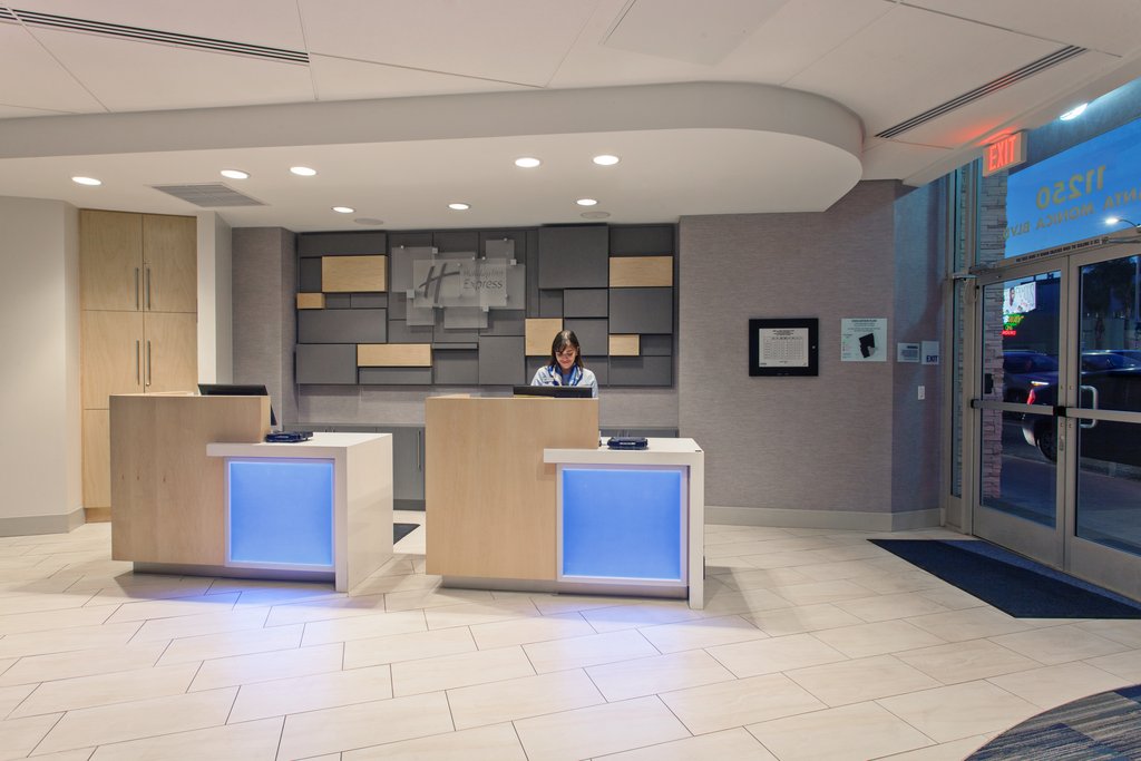 Front Desk - Hotel in West Los Angeles