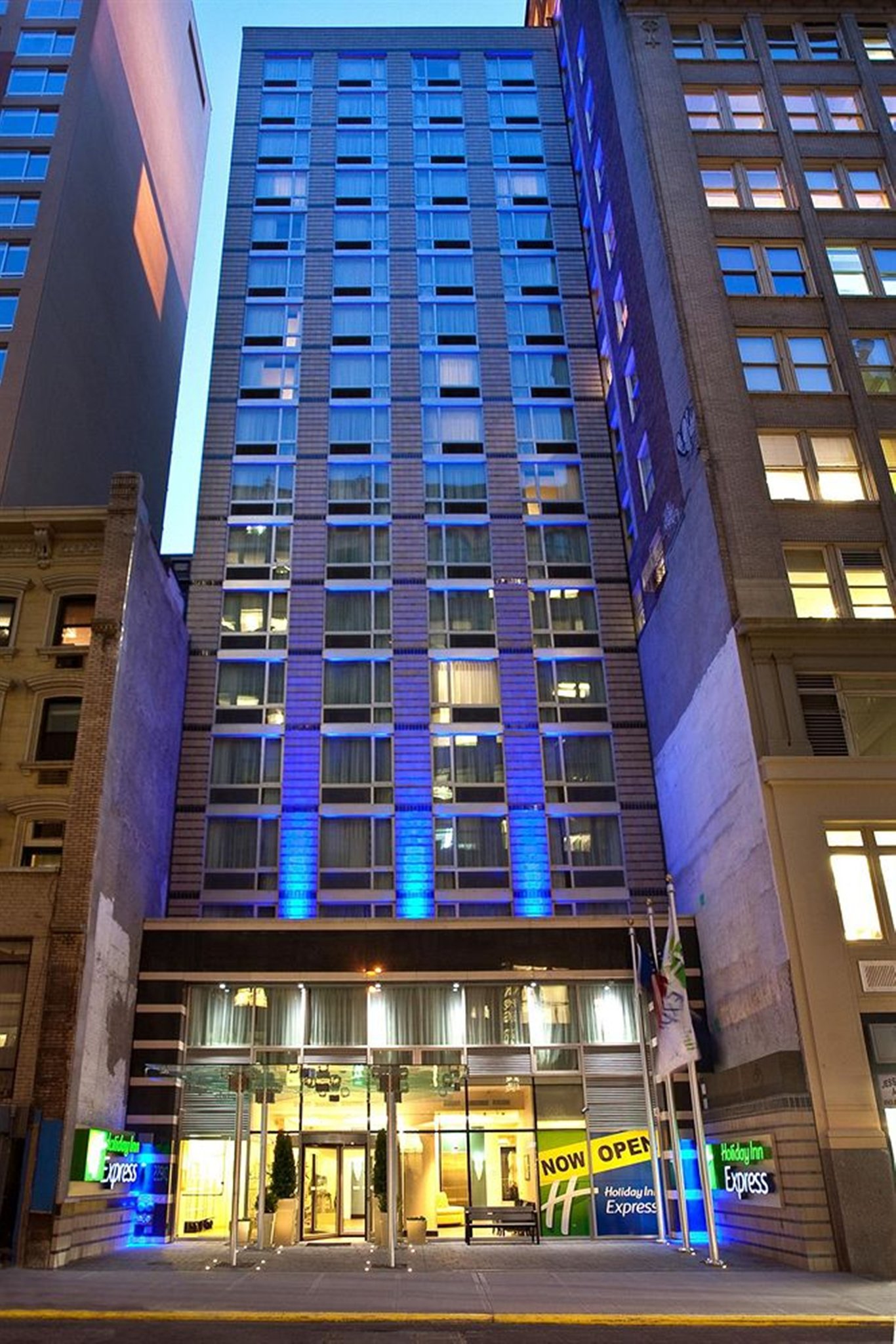 Welcome to the Holiday Inn Express Manhattan Times Square South!