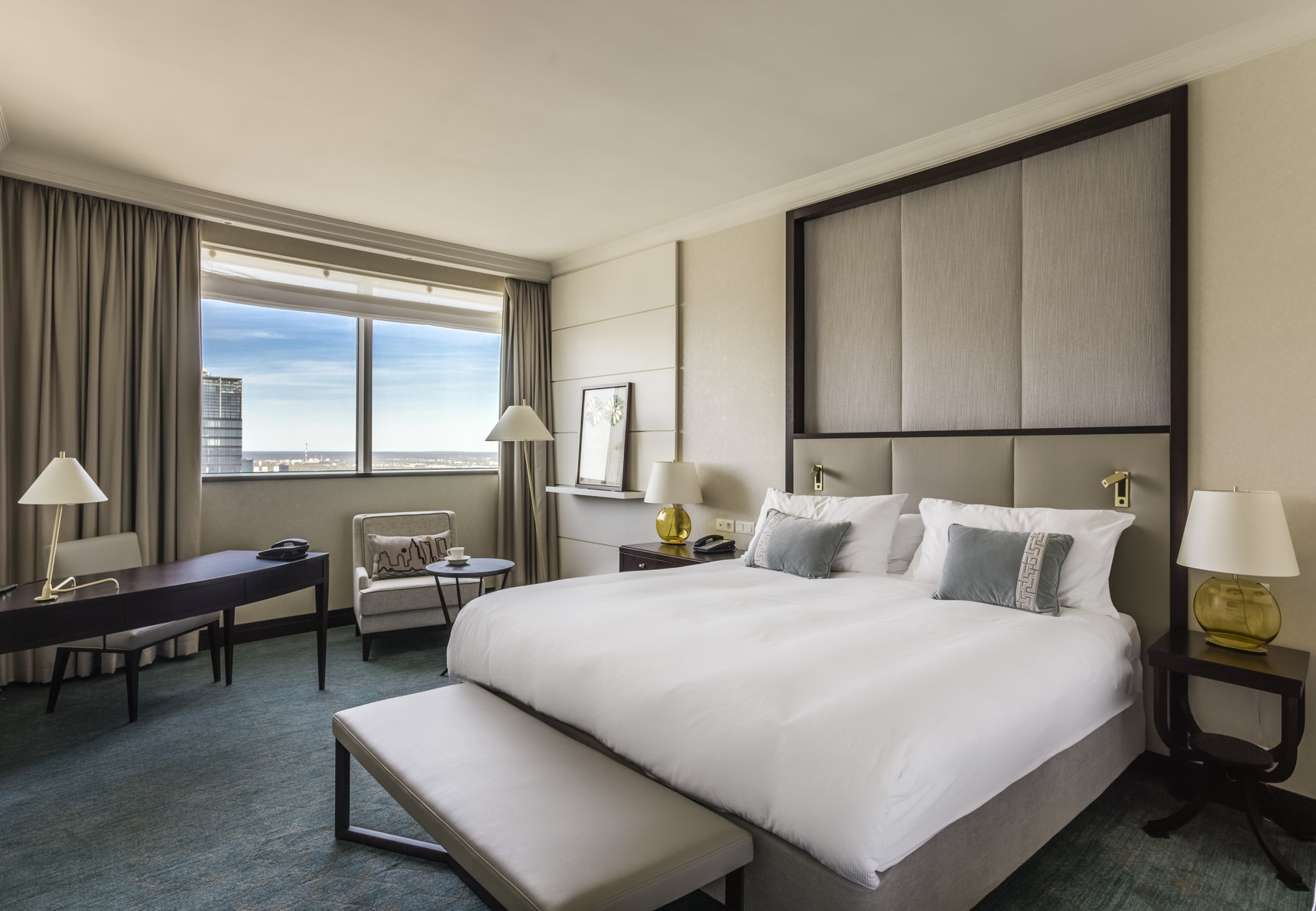 InterContinental Warsaw Room Type - 1 King Classic High Floor InterContinental Warsaw Room Type - 1 King Classic High Floor