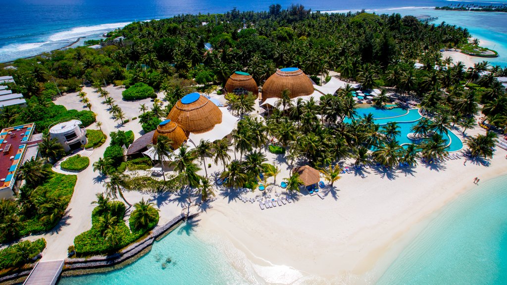 A different aerial shot angle of the Kandooma island.