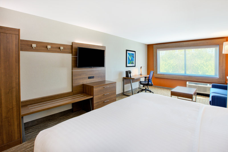 Holiday Inn Express and Suites New Castle