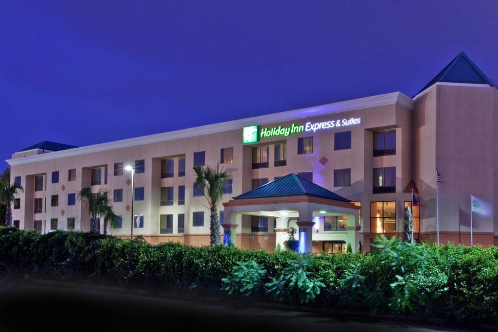 Exterior of the Holiday Inn Express Lawrenceville