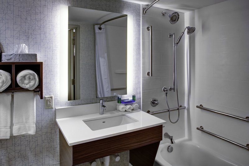 1 KING HEAR ACCESS TRANSFER SHOWER NOSMK