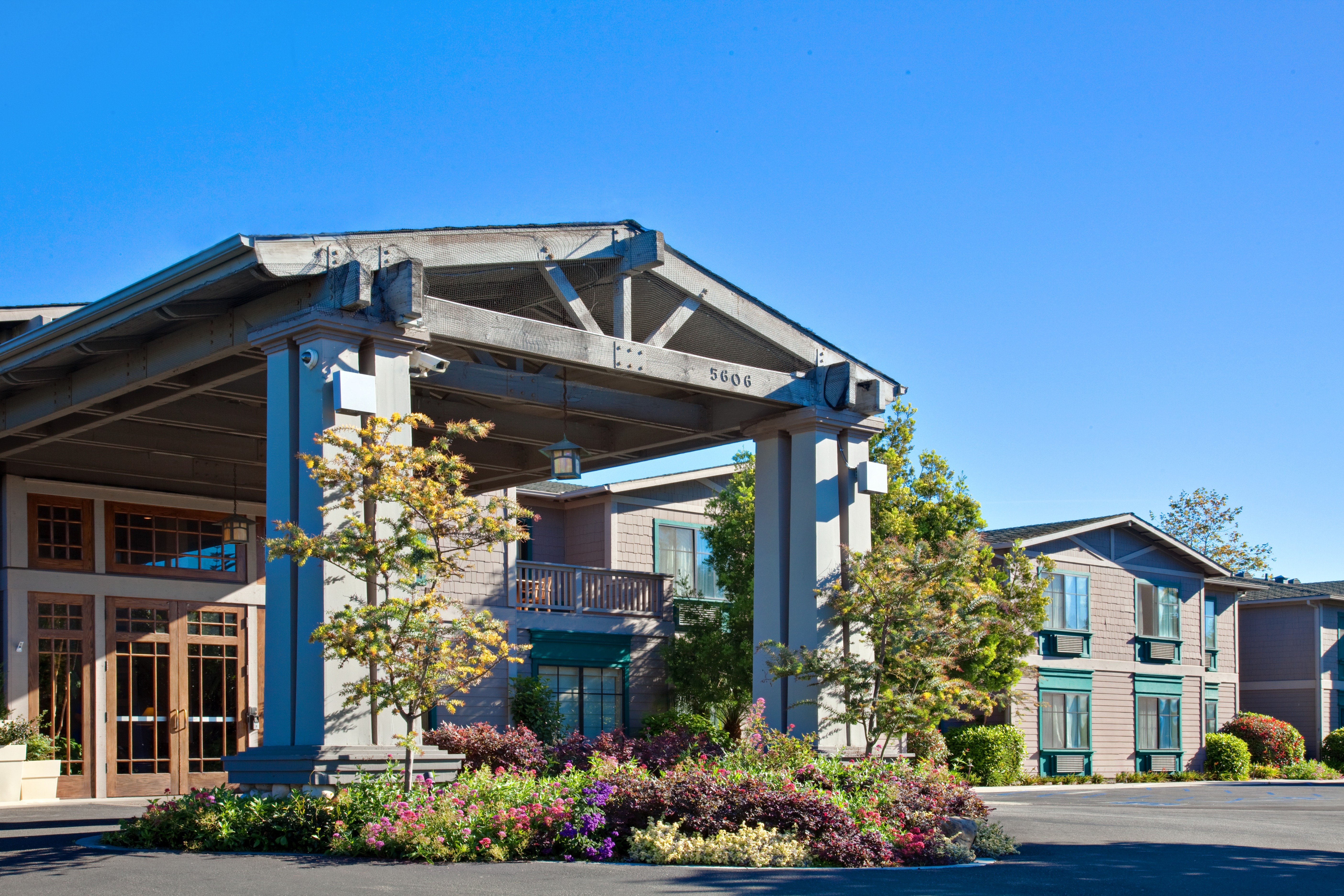 Holiday Inn Express & Suites
