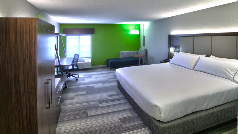Holiday Inn Express and Suites Evansville North