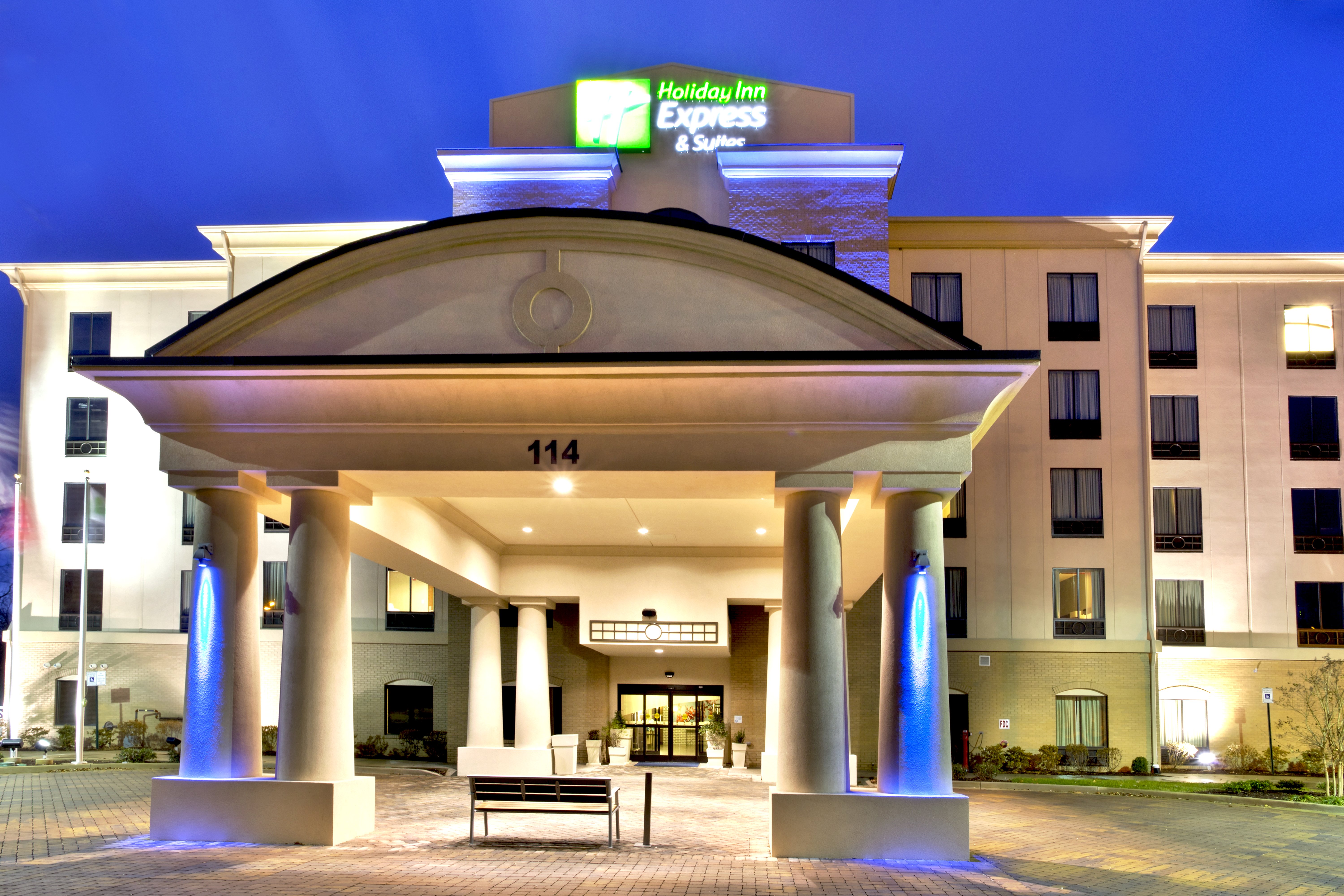 Holiday Inn Express Suites Oak Ridge