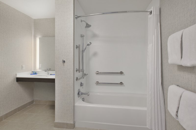 KING HEAR MOBILITY ACCESSIBLE TUB NOSMK