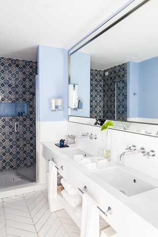 Junior Suite Garden Side Bathroom