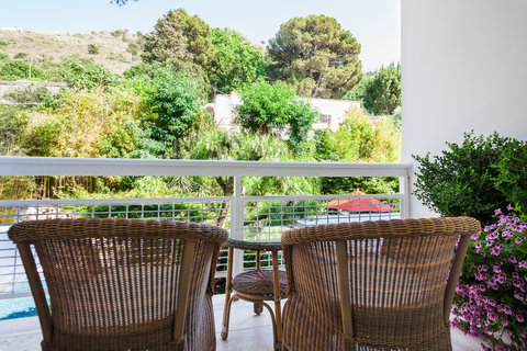 Deluxe Garden Side Balcony