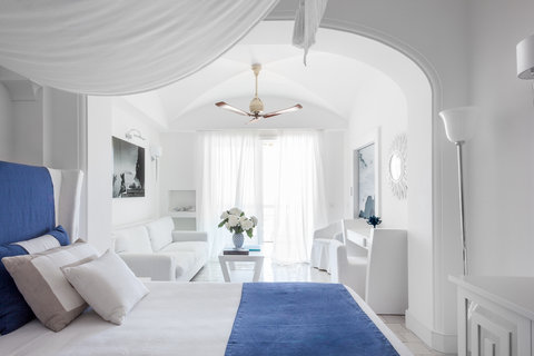 Junior Suite Sea Side Bedroom