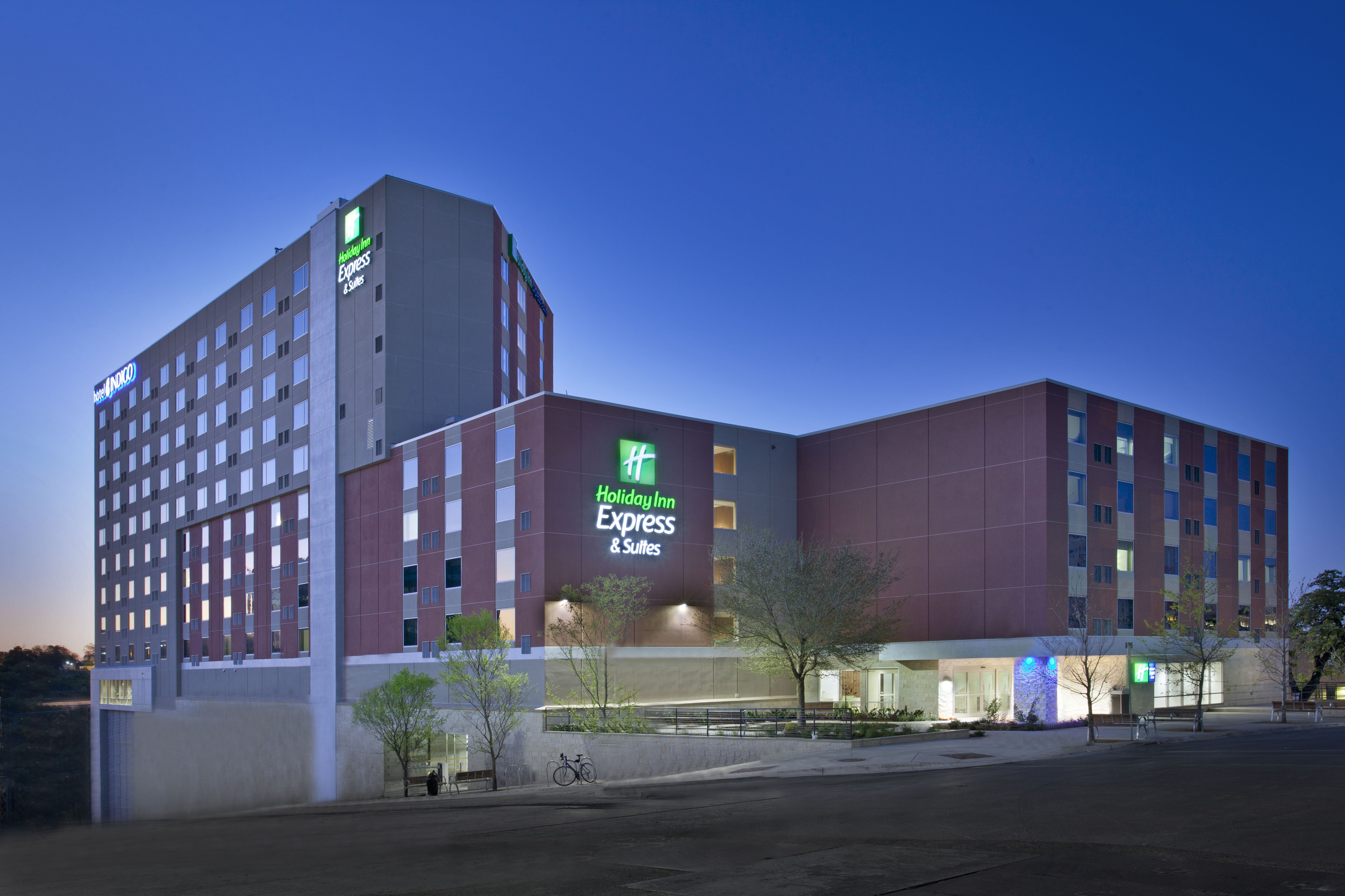 Holiday Inn Express & Sts Downtown Univ