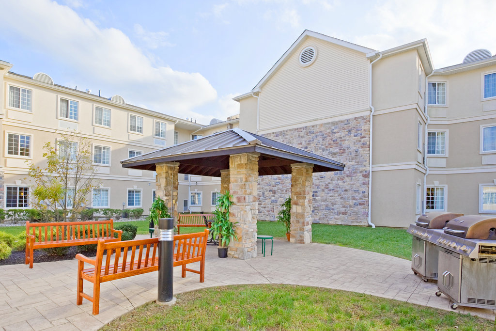 Staybridge Suites Mt. Laurel - Barbecue Pavilion