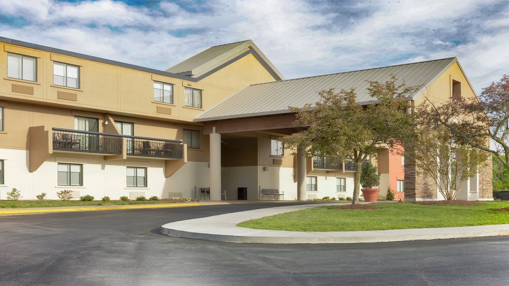 Welcome to the Holiday Inn Express Nashville Airport