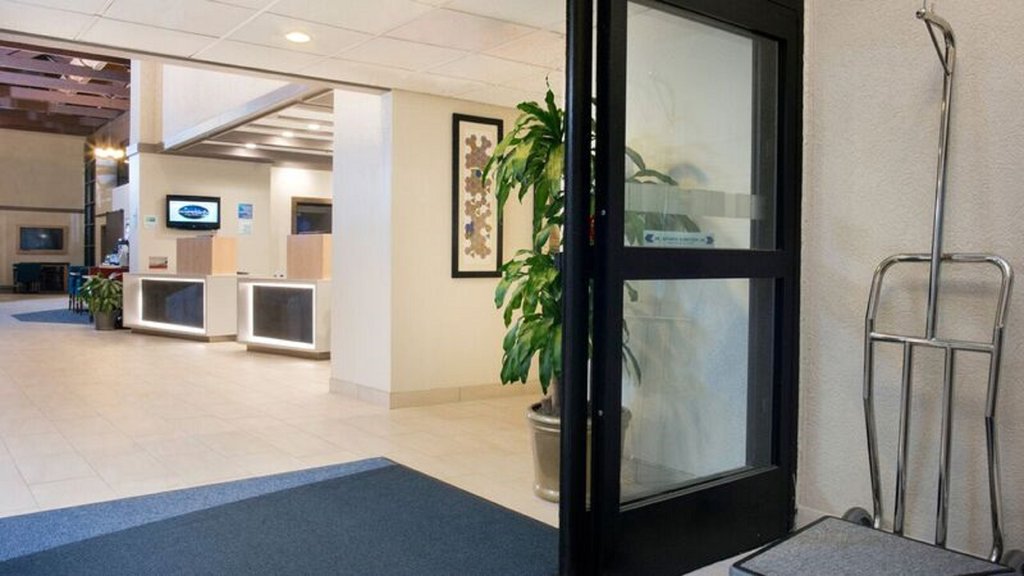 Welcome to the Holiday Inn Express Nashville Airport