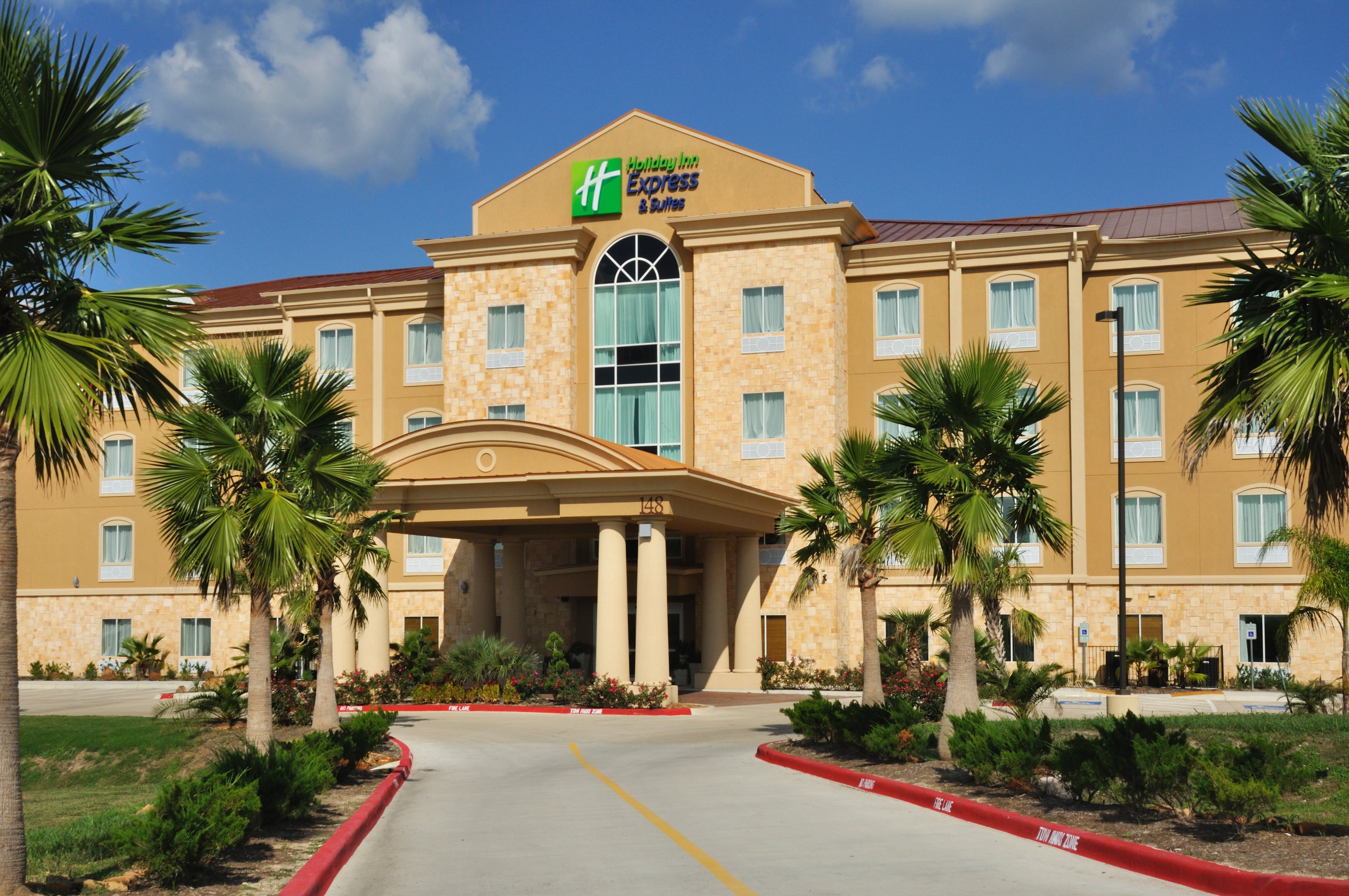 Holiday Inn Express Hotel & Suites