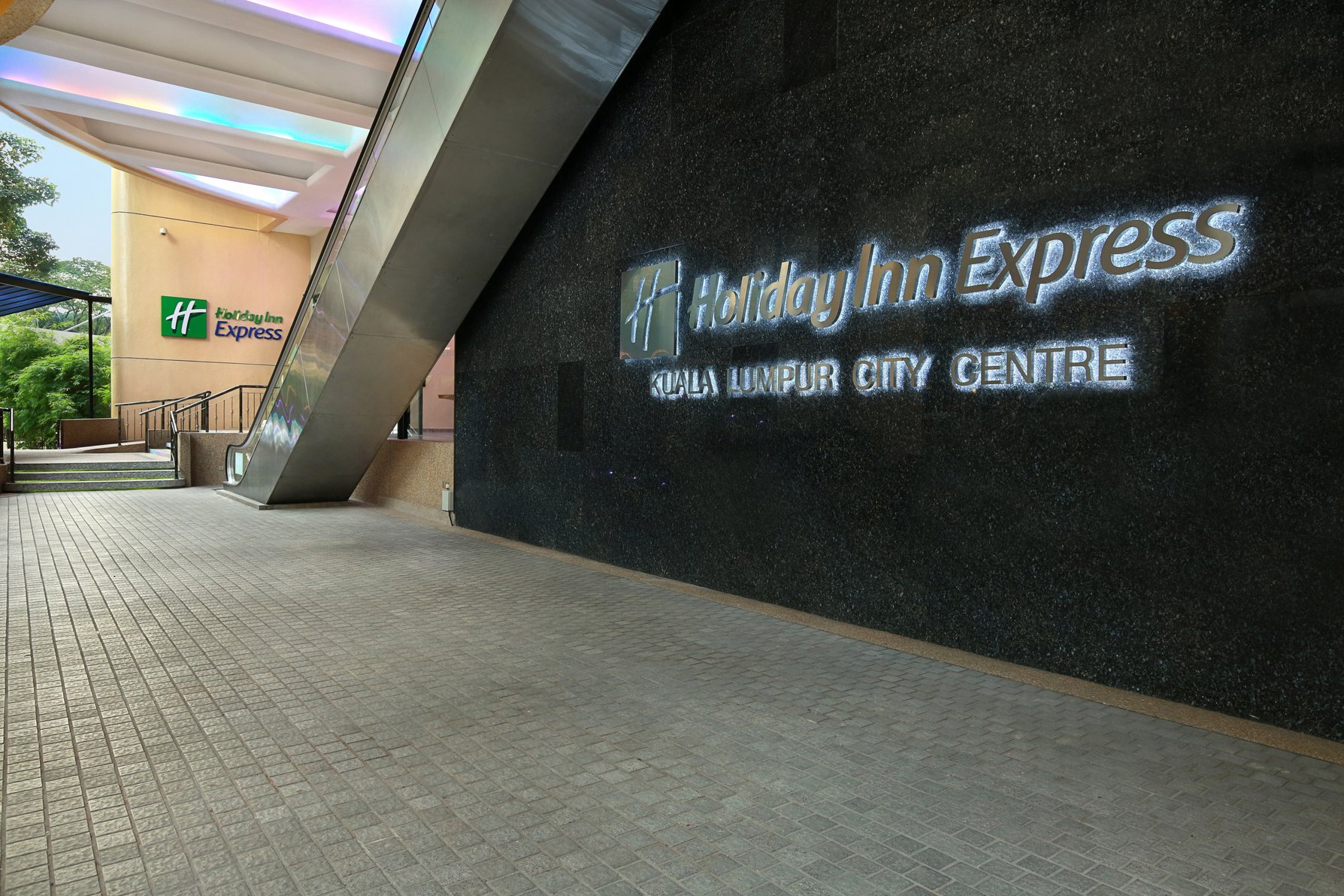 Hotel Entrance of Holiday Inn Express Kuala Lumpur City Centre