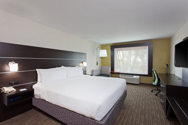 1 KING BED LEISURE NONSMOKING