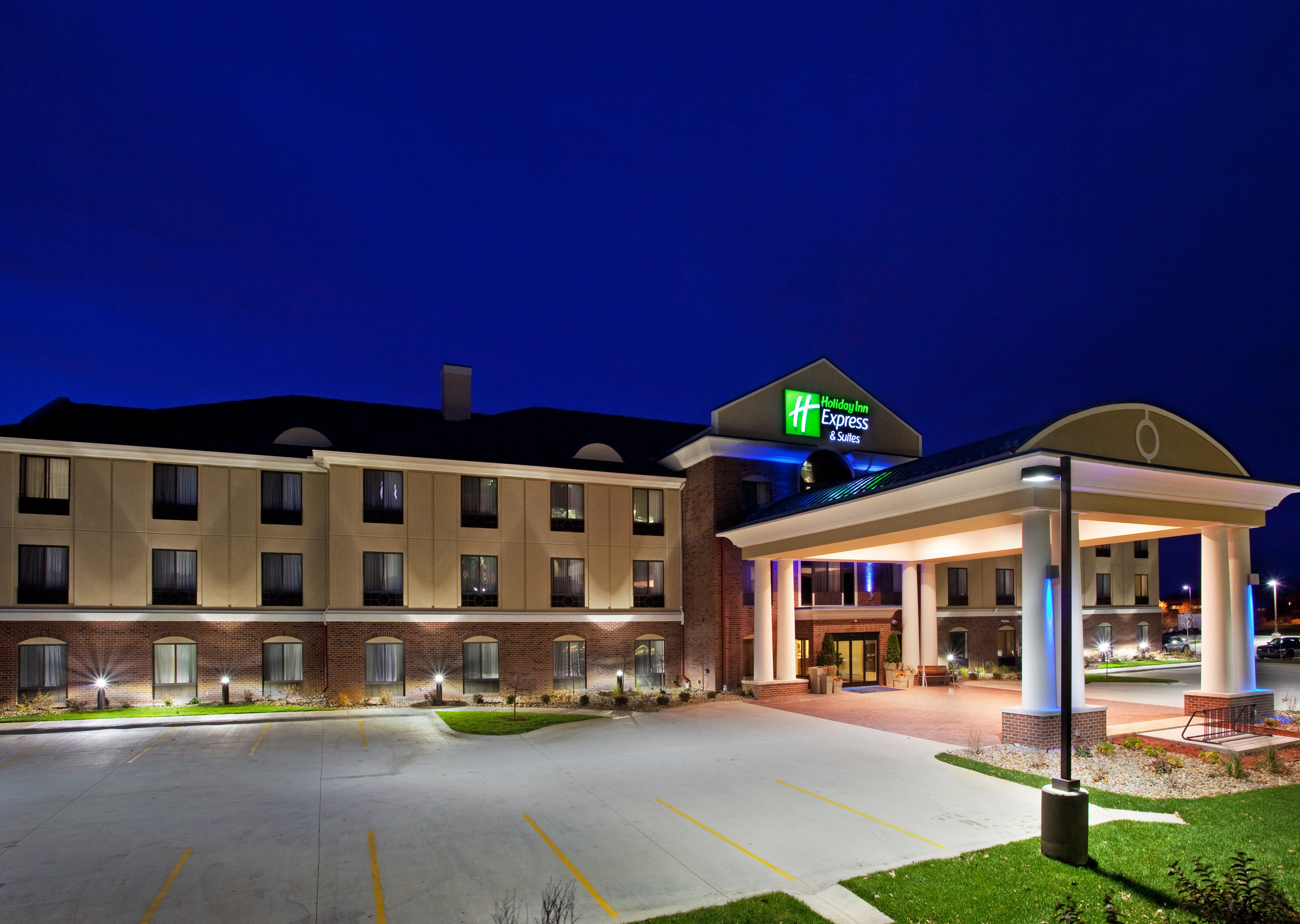 Holiday Inn Express Hotel & Suites