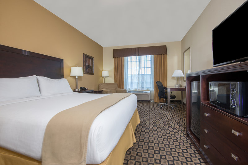 Holiday Inn Express and Suites Clovis