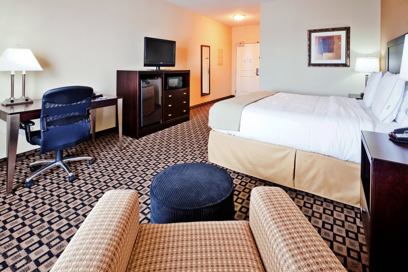 Holiday Inn Express and Suites Clovis