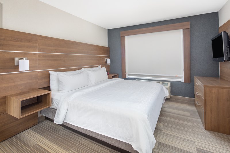 ONE QUEEN BED NONSMOKING