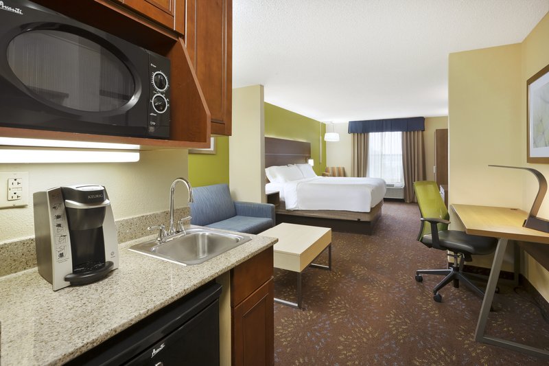 HOLIDAY INN EXP CIRCLEVILLE