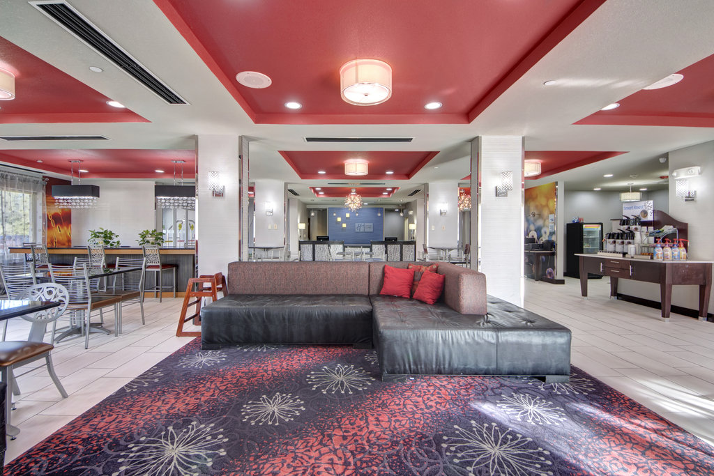 Holiday Inn Express and Suites Located of I 35