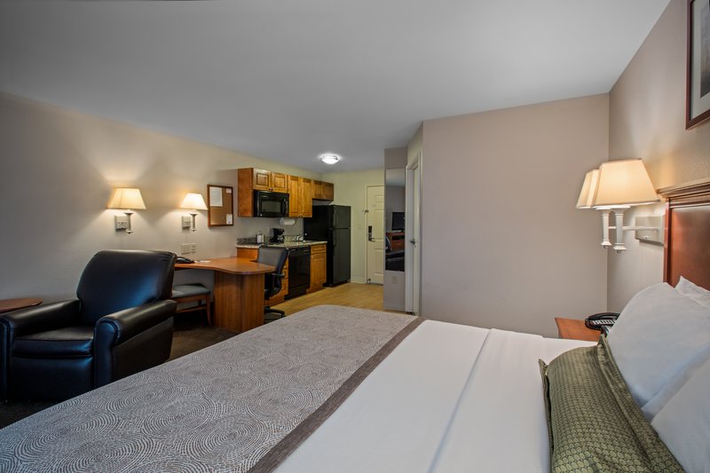 CANDLEWOOD SUITES PERRYSBURG