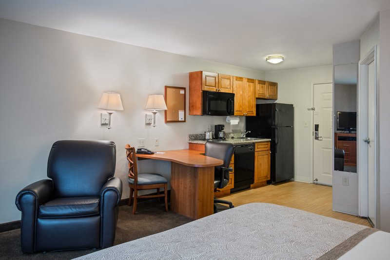 CANDLEWOOD SUITES PERRYSBURG