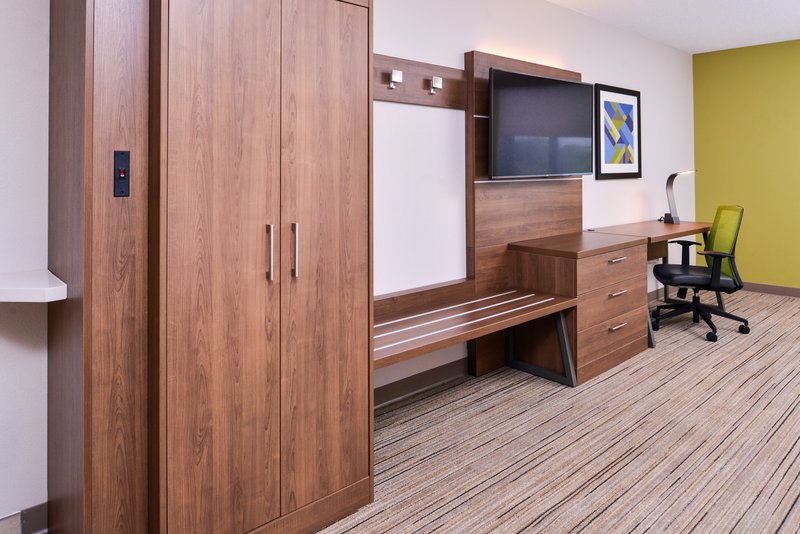 Holiday Inn Express and Suites Tampa-Anderson Rd/Veterans Exp
