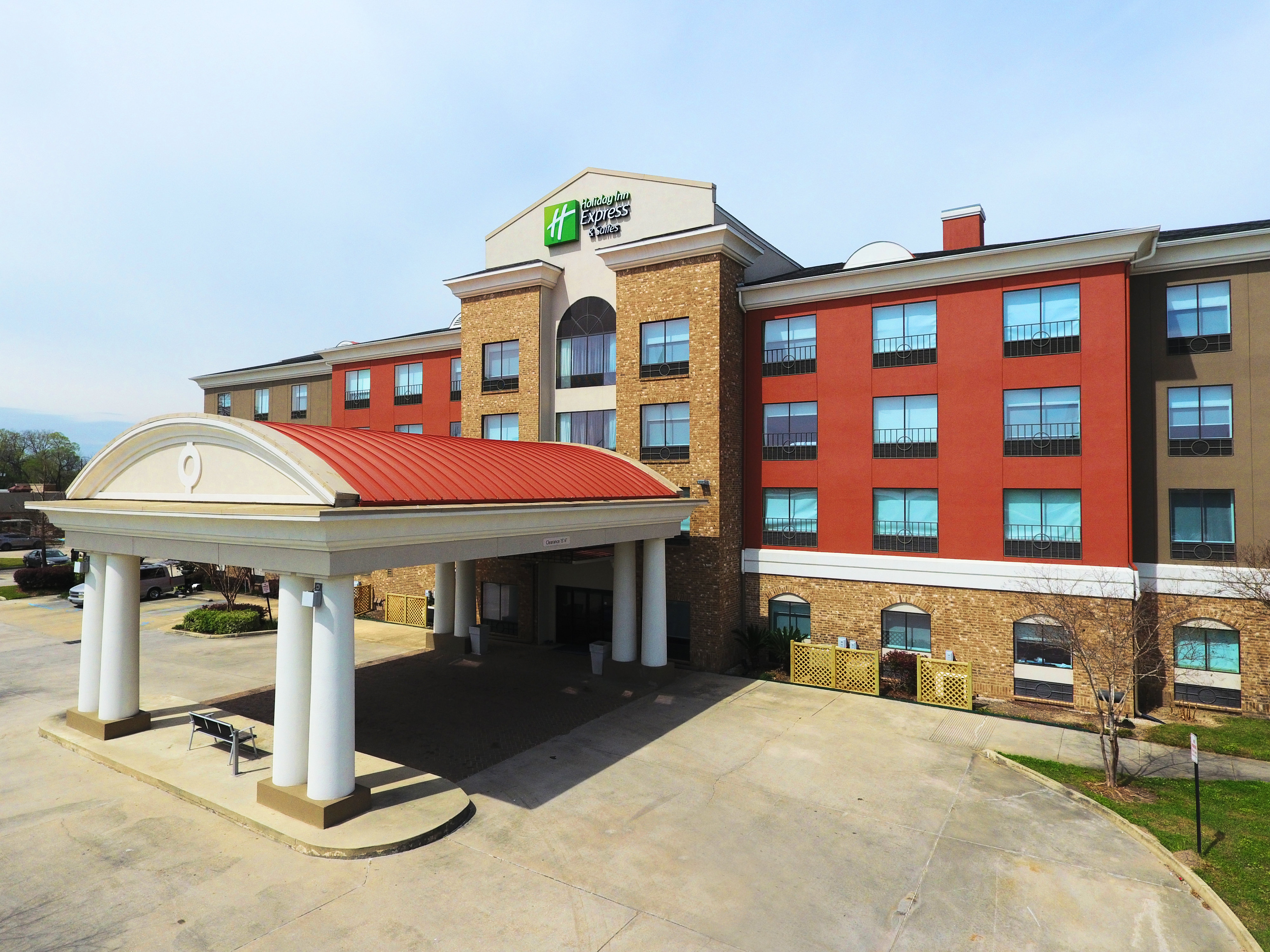 Holiday Inn Express Hotel & Suites