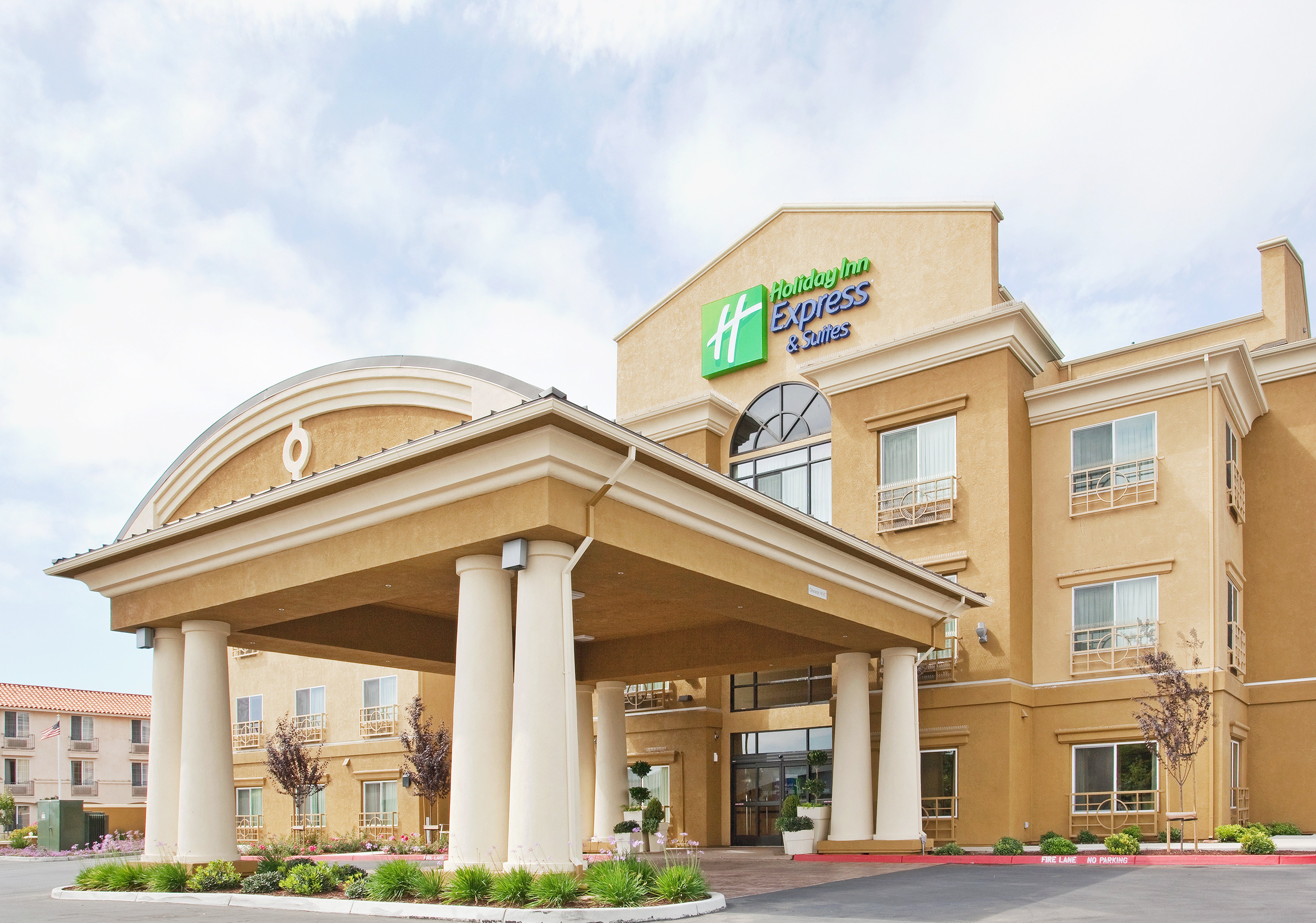 Holiday Inn Express & Suites