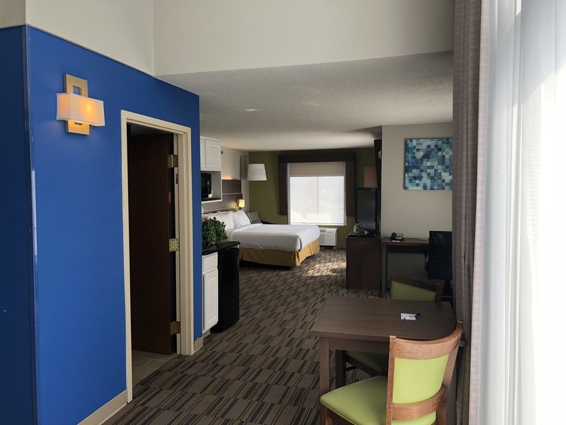 HOLIDAY INN EXP STE QUAKERTOWN