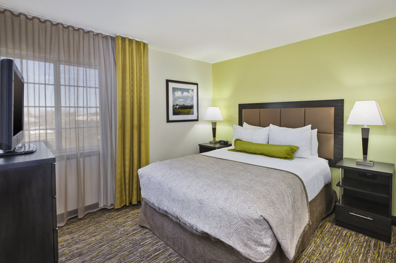 CANDLEWOODS SUITES AIRPORT