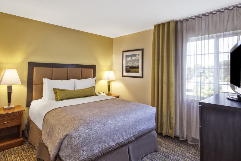 CANDLEWOODS SUITES AIRPORT