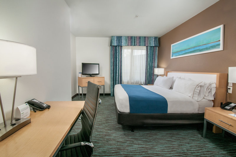 HOLIDAY INN EXP RIVER CENTER