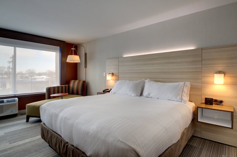 Holiday Inn Express and Suites Galesburg