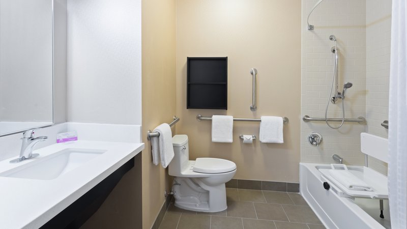 Candlewood Suites Grove City – Outlet Center