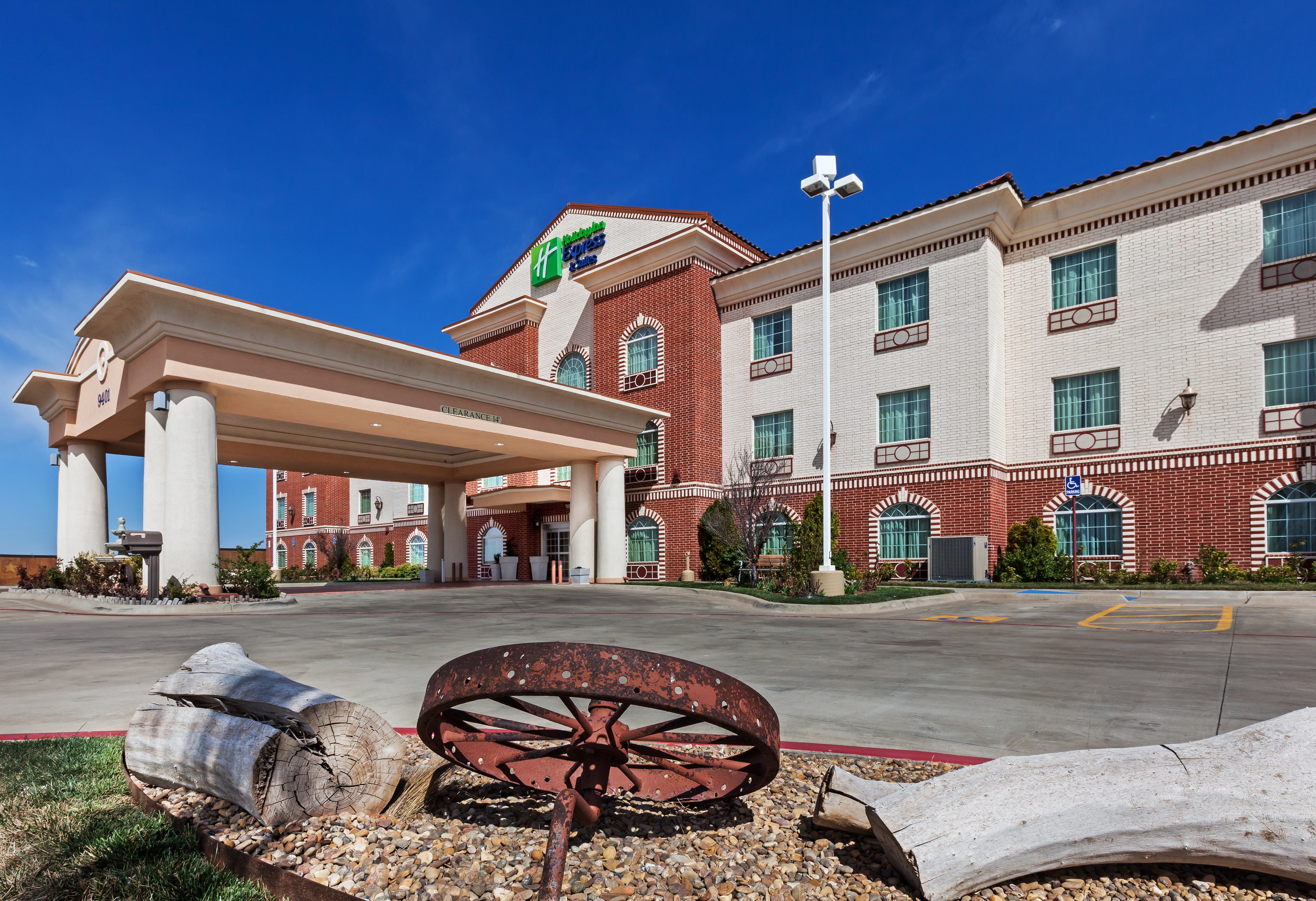 Holiday Inn Express Hotel & Suites