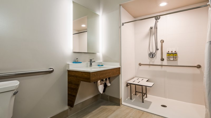 HOLIDAY INN EXP STES NORTHVILL