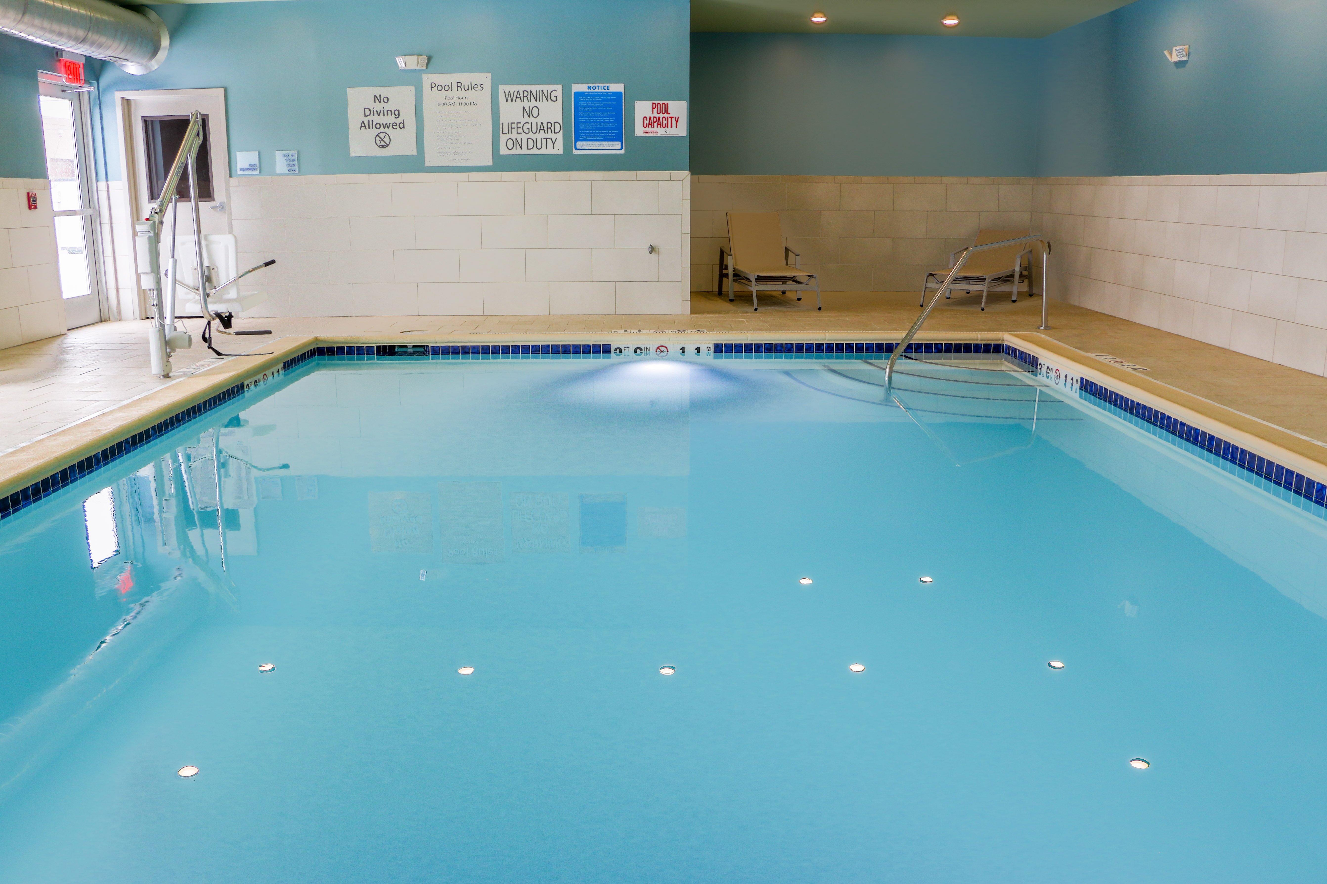 Holiday Inn Express and Suites Detroit Northwest – Livonia