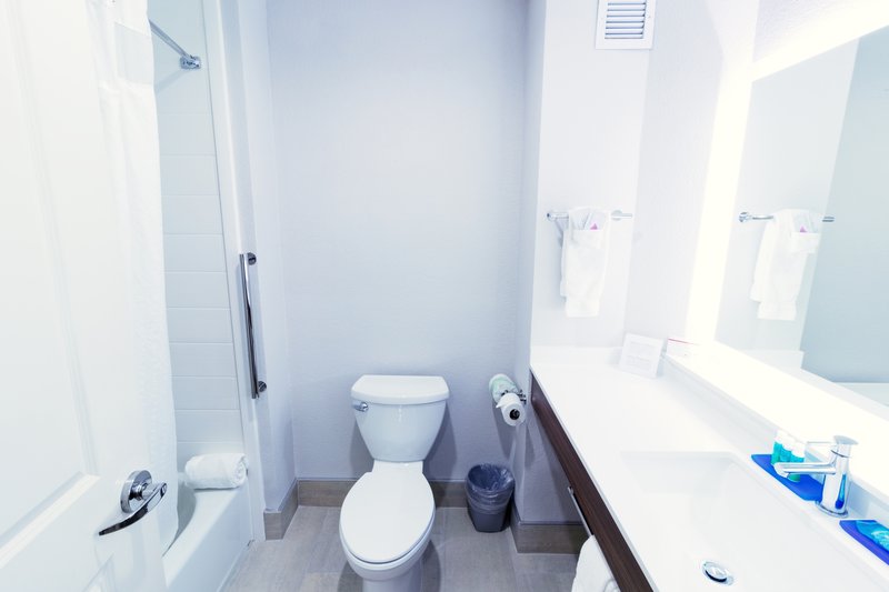 HOLIDAY INN EXP STES CRESTVIEW