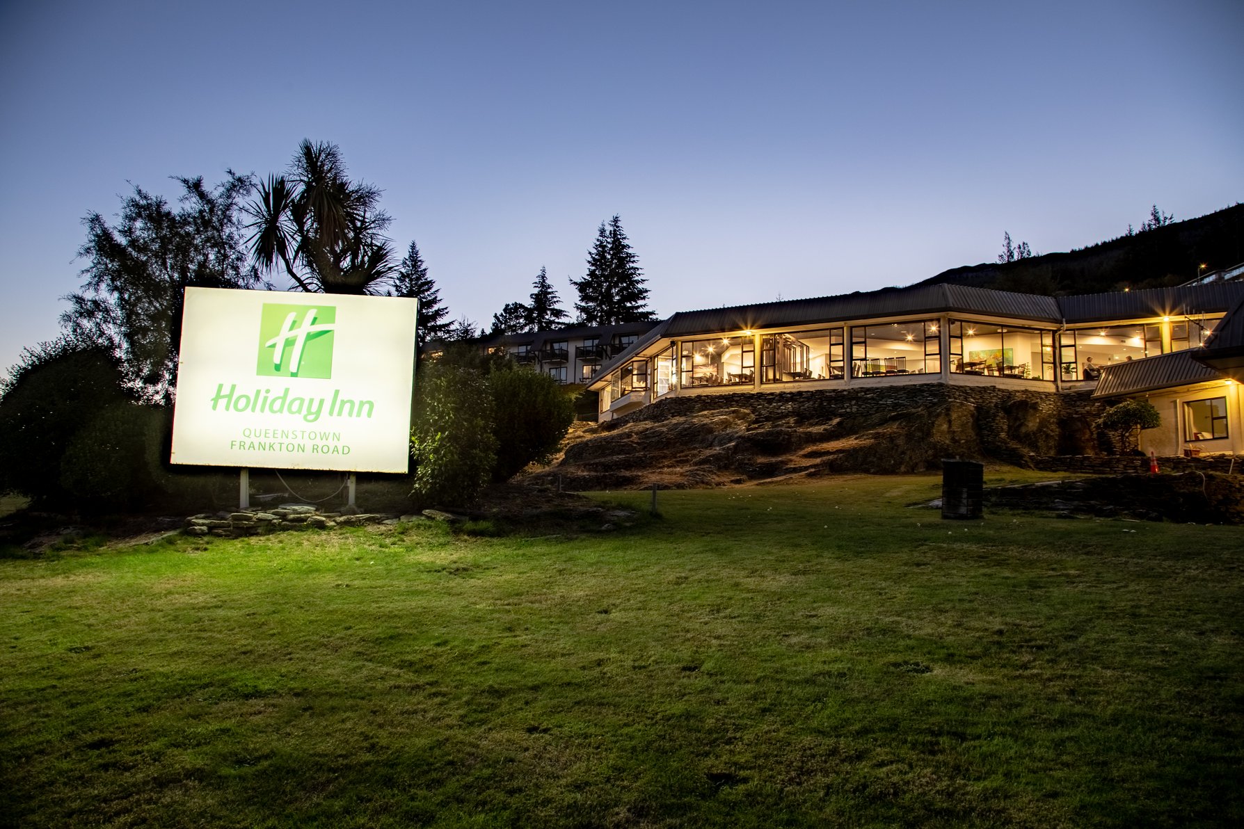 Holiday Inn Queenstown Frankton Road, an IHG Hotel - Exterior Feature