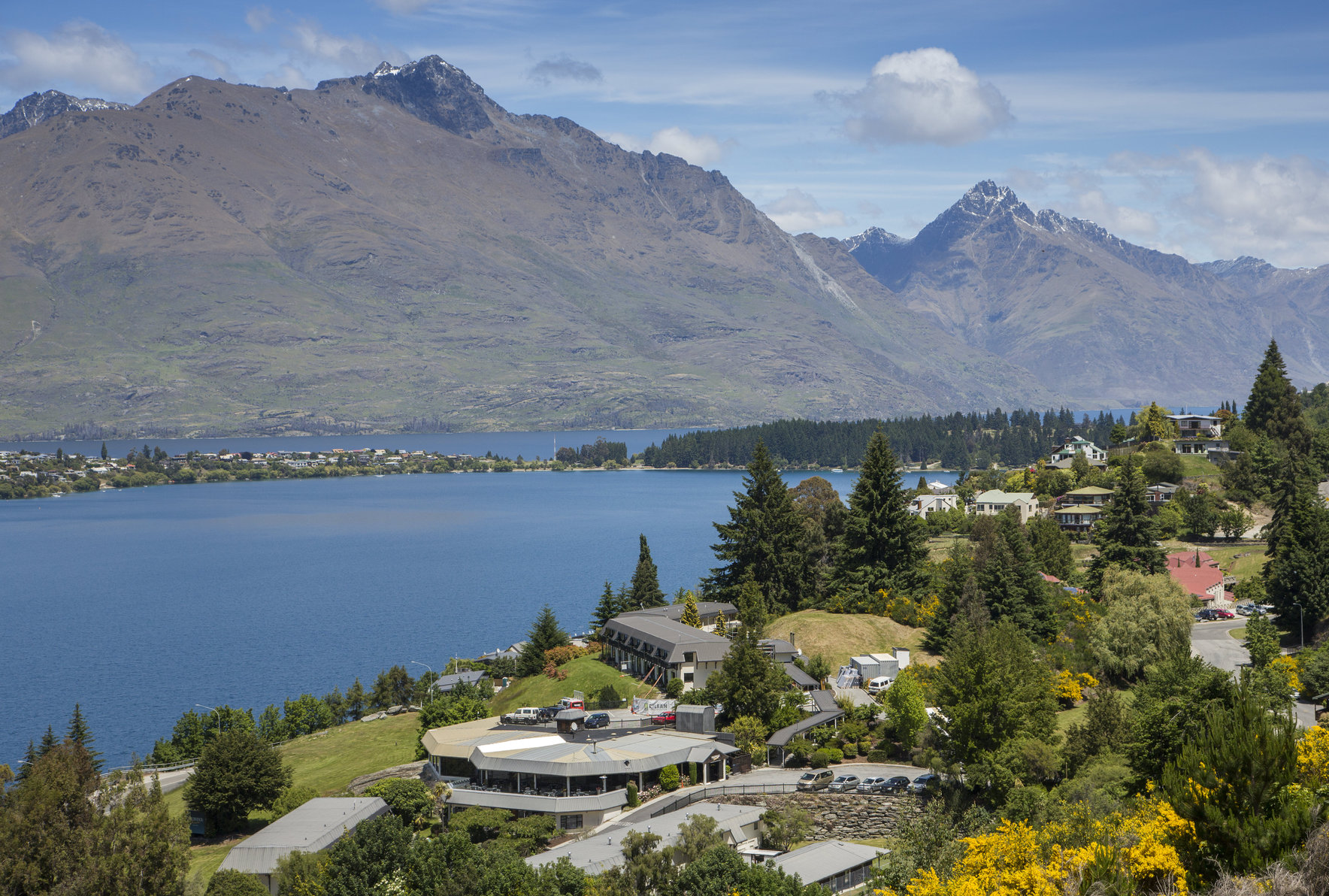 Holiday Inn Queenstown Frankton Road, an IHG Hotel - Hotel Exterior